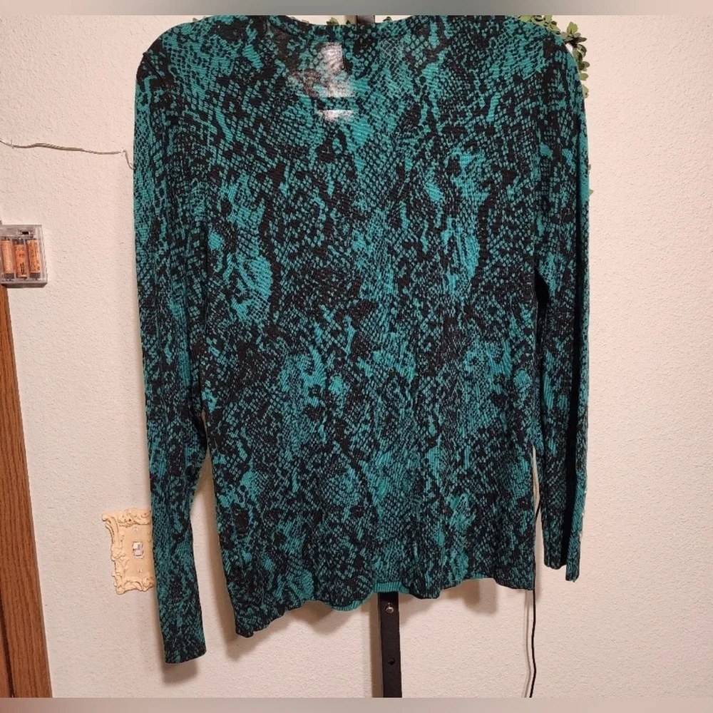 JM Collection Green/ Black Rayon Python-Print Buttoned-Cuff Sweater NWT Medium